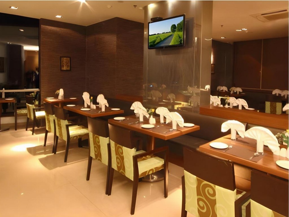 Hotel Landmark Residency Main image