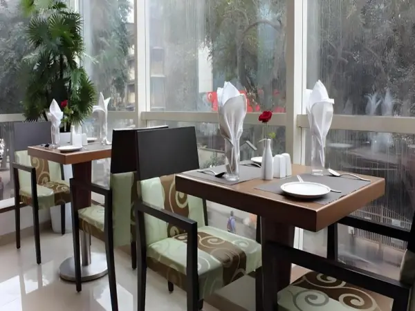 Hotel Landmark Residency 10